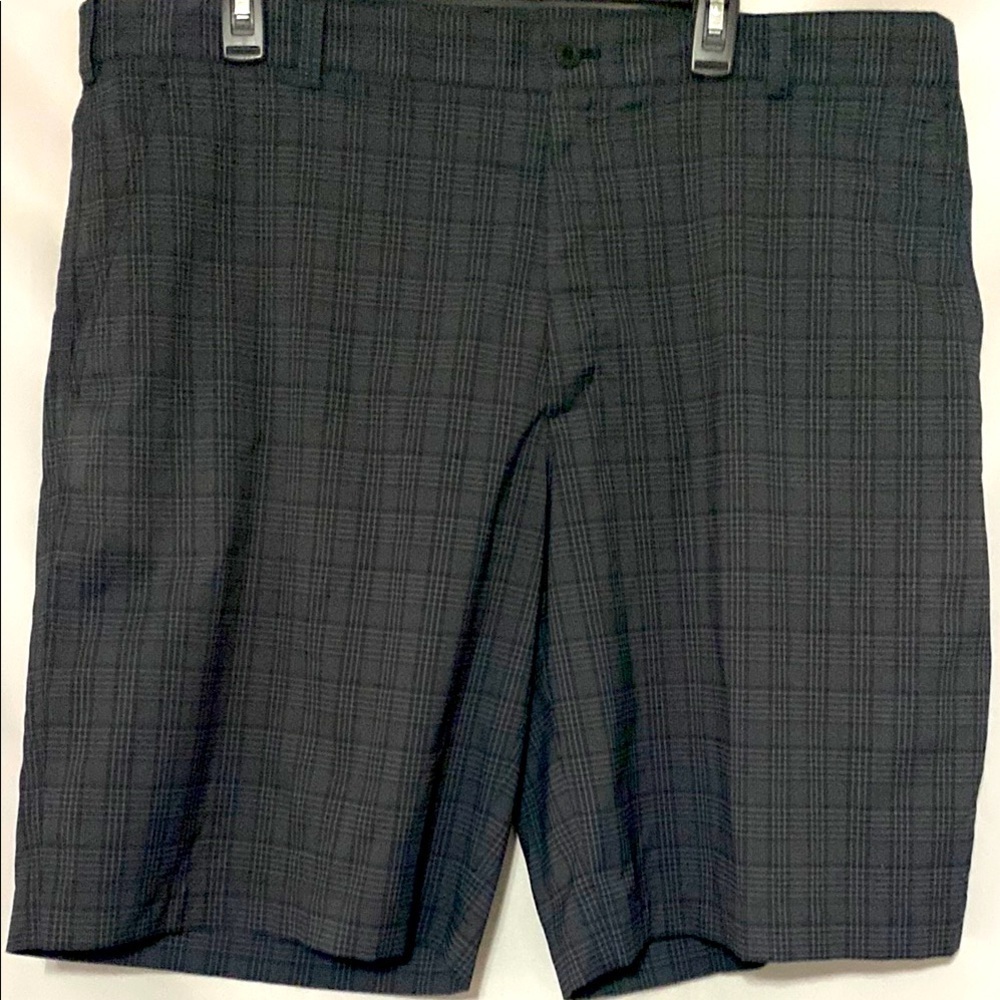 Nike‎ Dry Fit Black Gray plaid Flat Front Shorts MENS size 40 Pockets clean